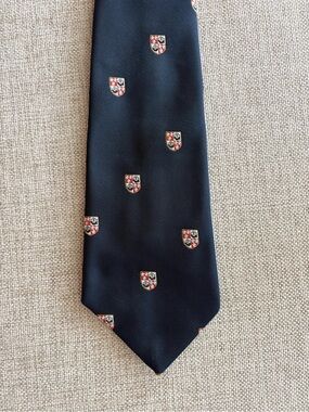 Vintage Malden Browns of Bermuda Navy Crest Club Tie Made in Britain 4” Wide